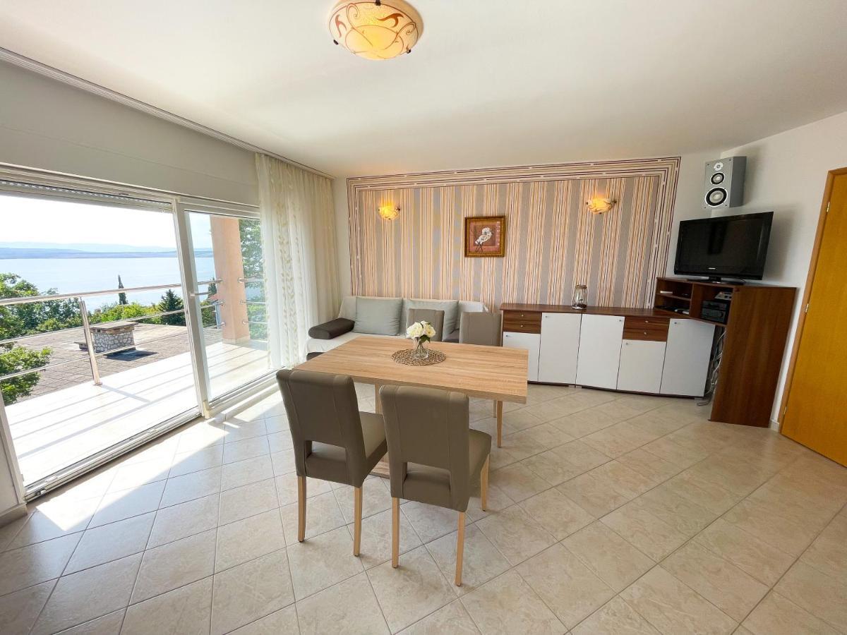 Apartment Nika 1 Dramalj Bagian luar foto