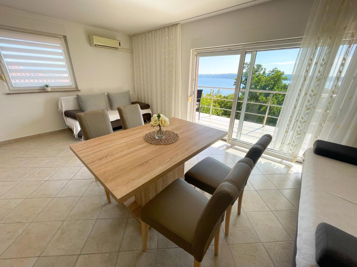Apartment Nika 1 Dramalj Bagian luar foto