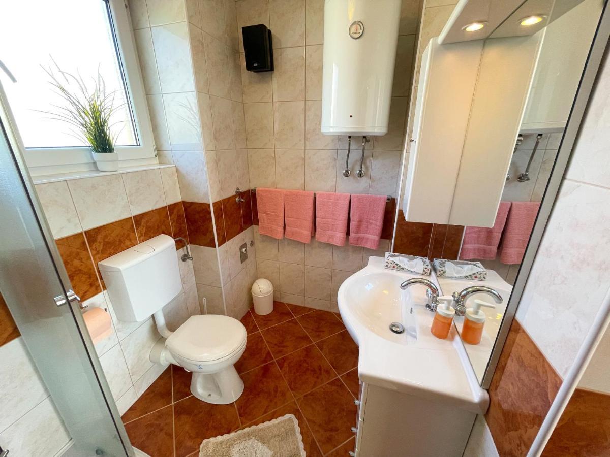 Apartment Nika 1 Dramalj Bagian luar foto
